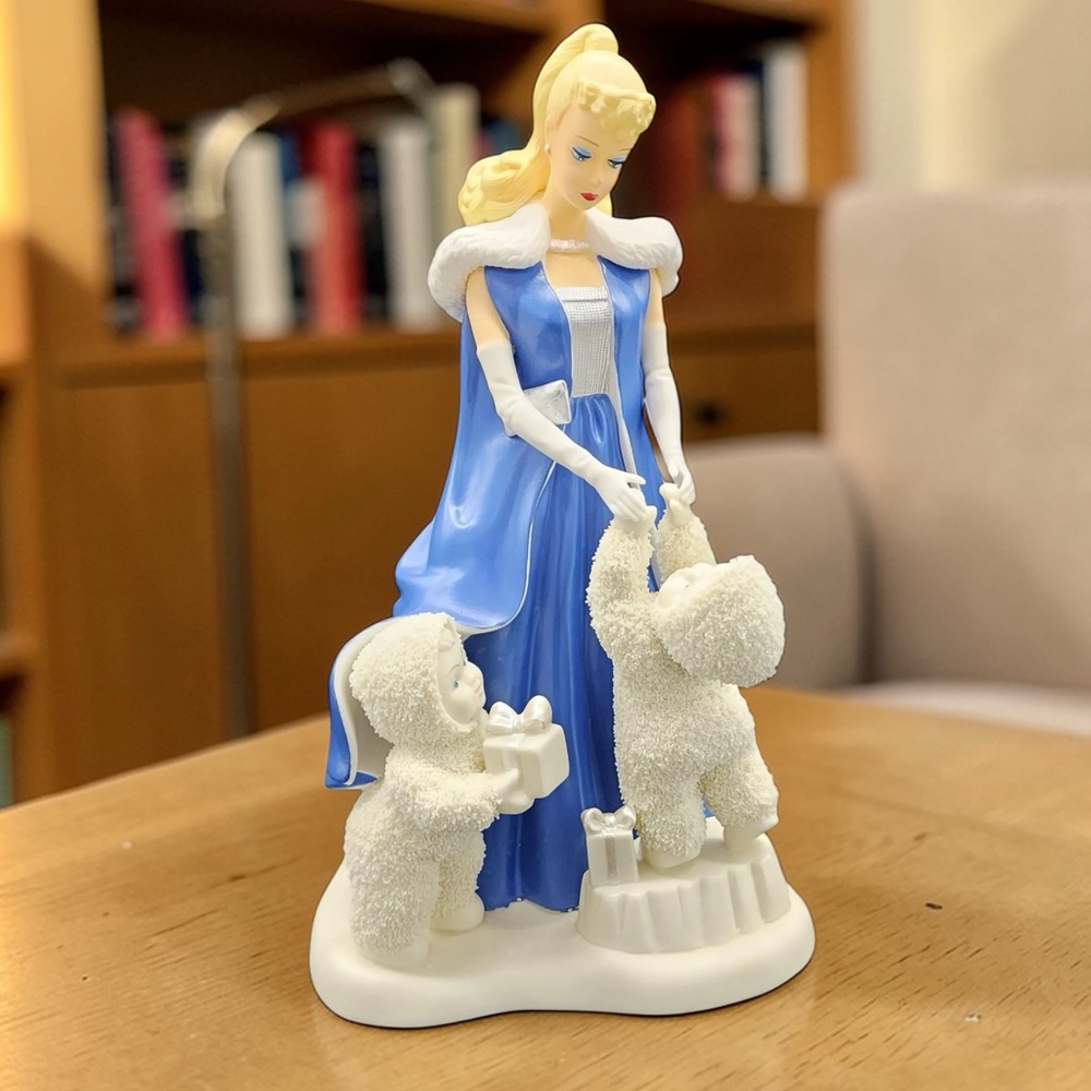 Barbie Snowbabies White Porcelain Collector’s Marked Figurine Base - Picture 12 of 12